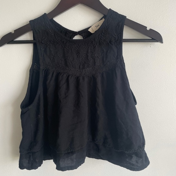 Aritzia Tops - Aritzia TNA open back flowy tank top